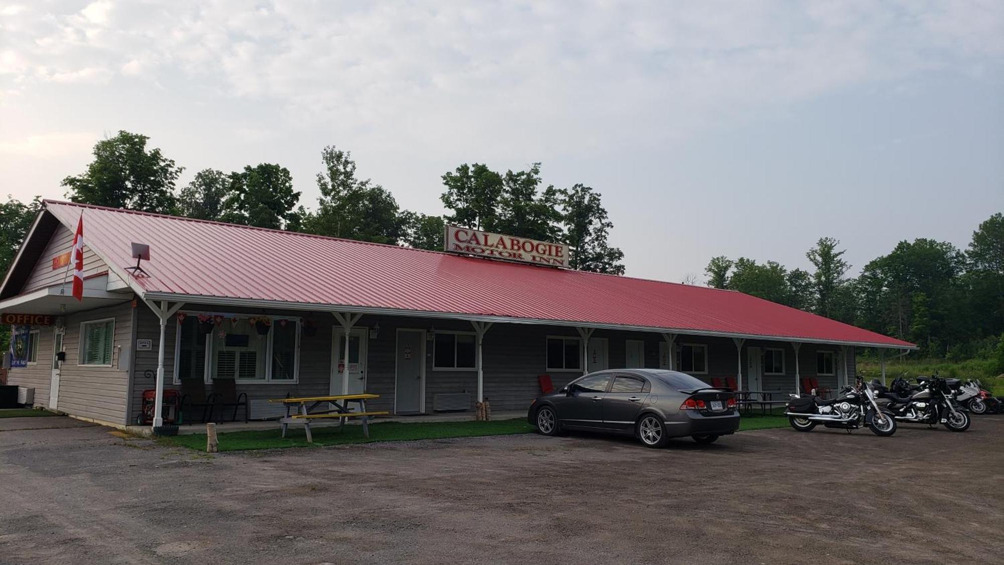 Calabogie Motor Inn Buitenkant foto