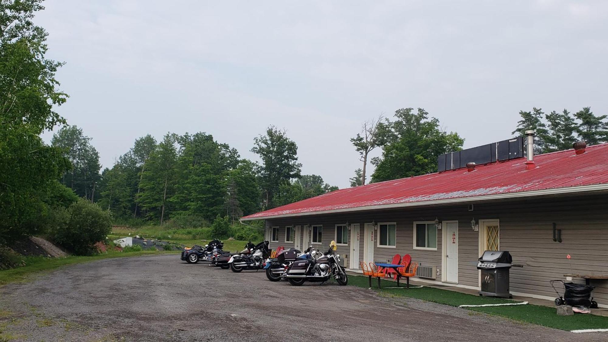 Calabogie Motor Inn Buitenkant foto