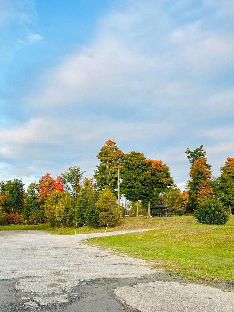 Calabogie Motor Inn Buitenkant foto