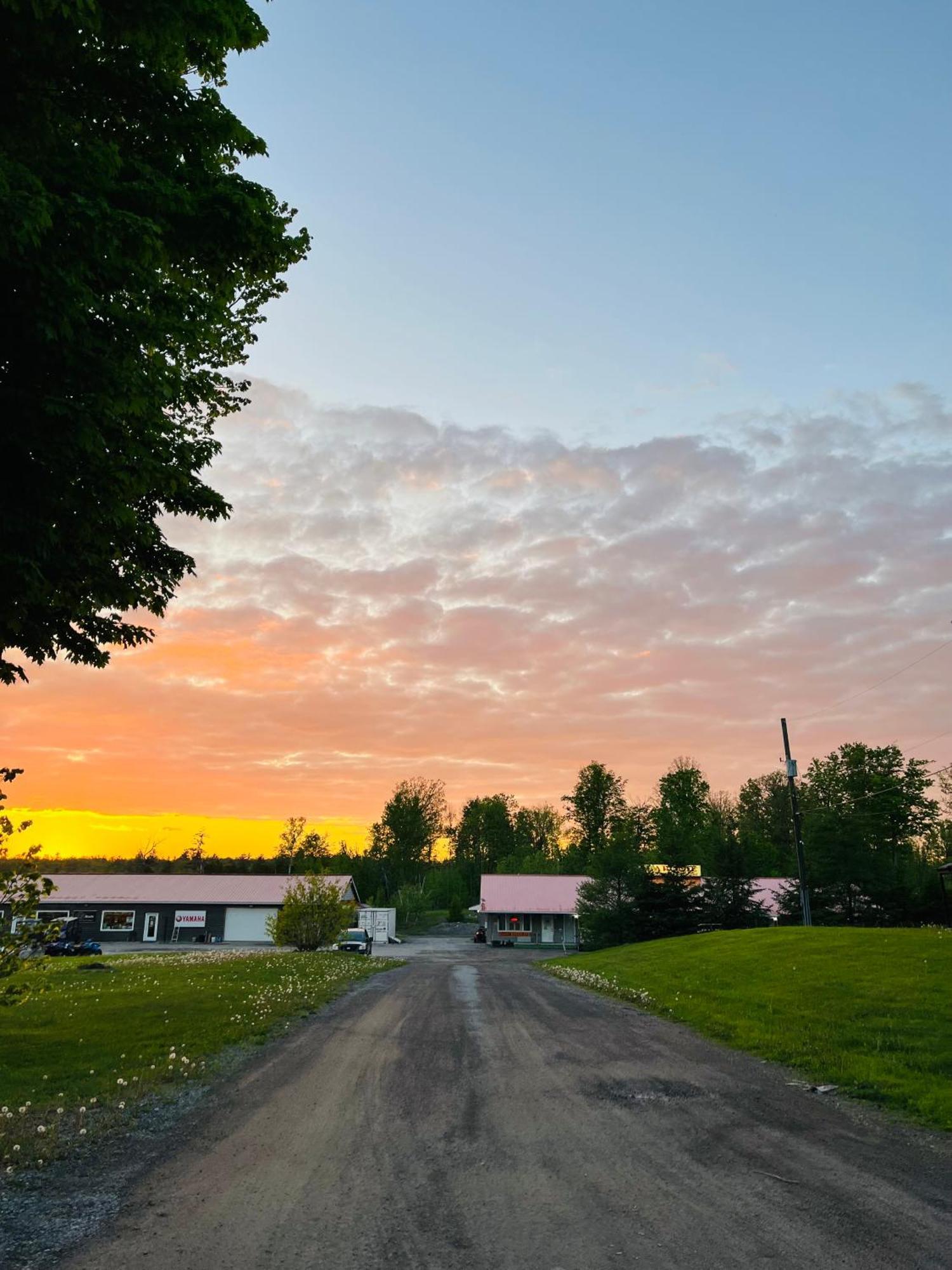 Calabogie Motor Inn Buitenkant foto