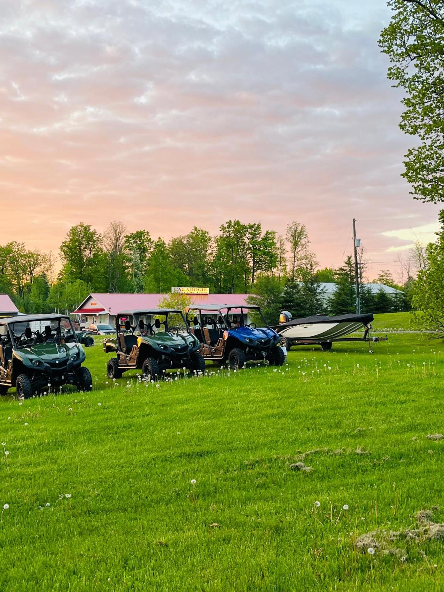 Calabogie Motor Inn Buitenkant foto