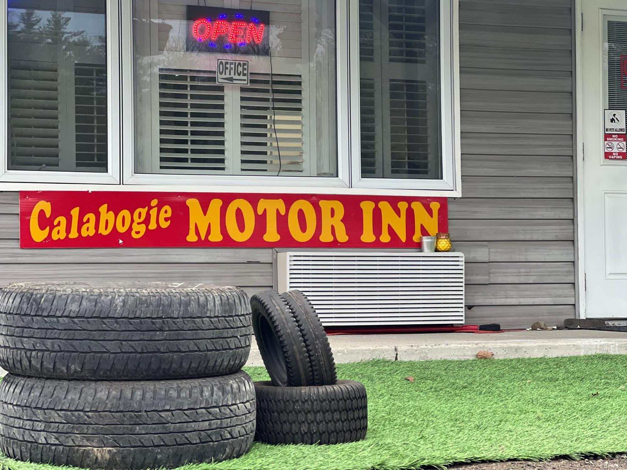 Calabogie Motor Inn Buitenkant foto