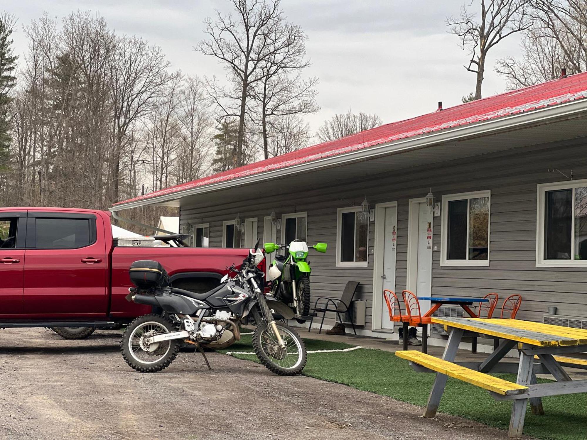 Calabogie Motor Inn Buitenkant foto